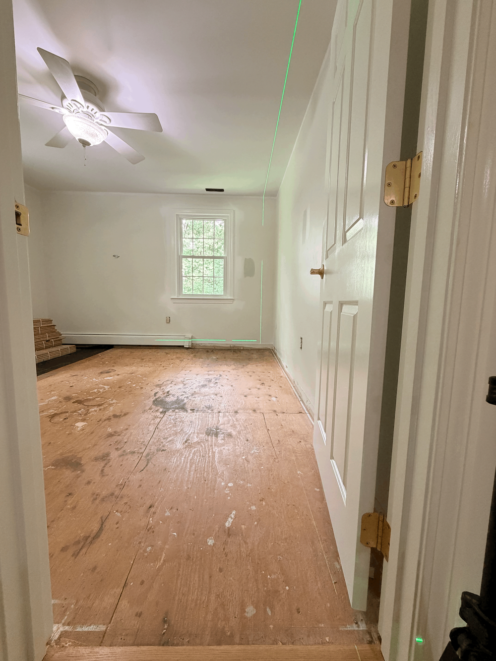 Green-beam laser used for white oak board alignment