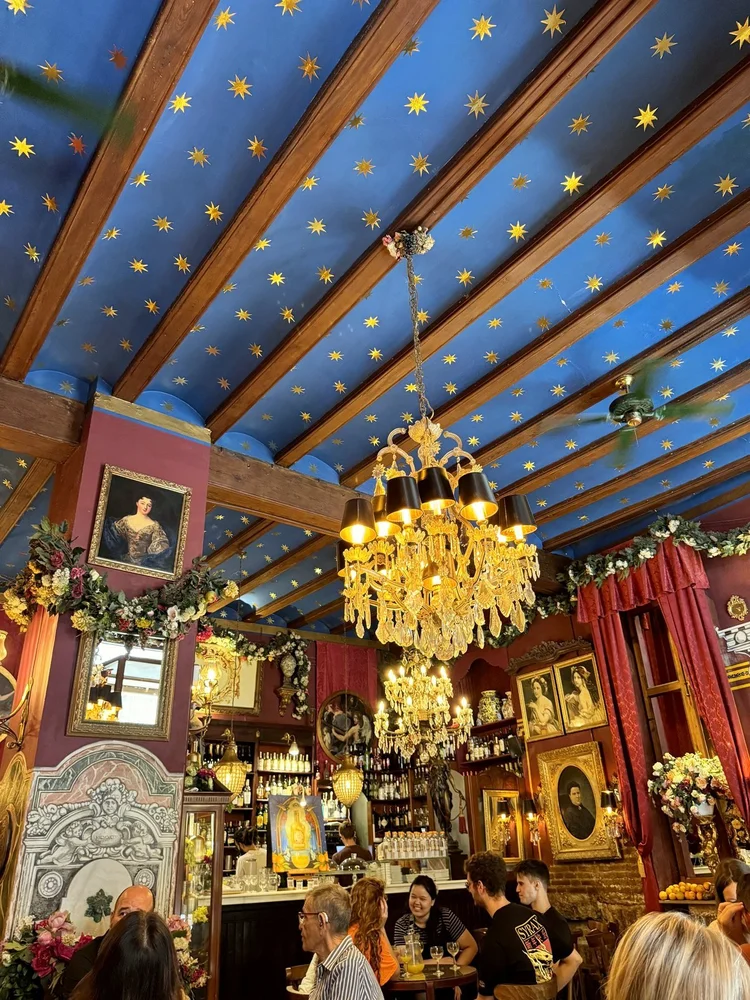 Bar with a starry painted ceiling in Valencia