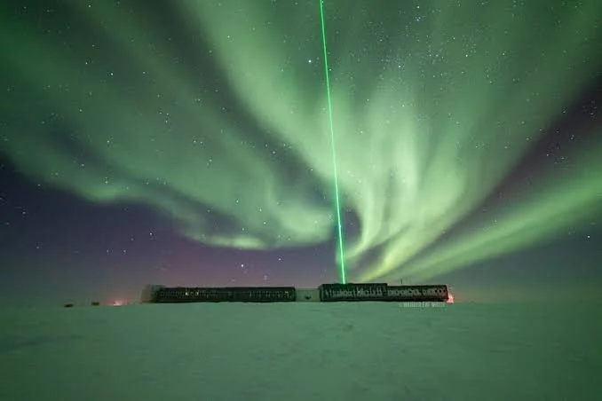 Southern Lights in Antarctica: When & Where to See Them