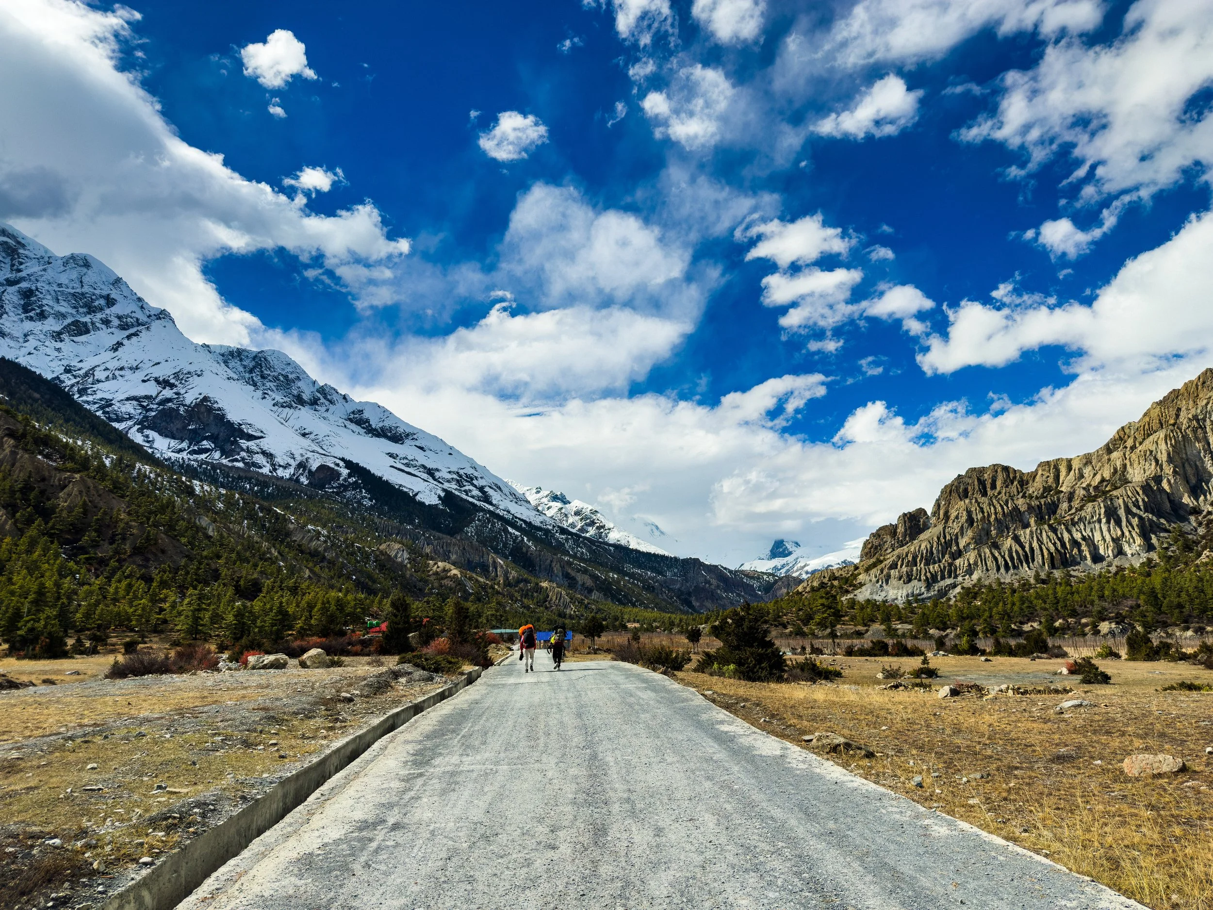 Trail to Manang from lower trail enroute Annapurna Circuit after the village of Humde just before arriving in Mungji.