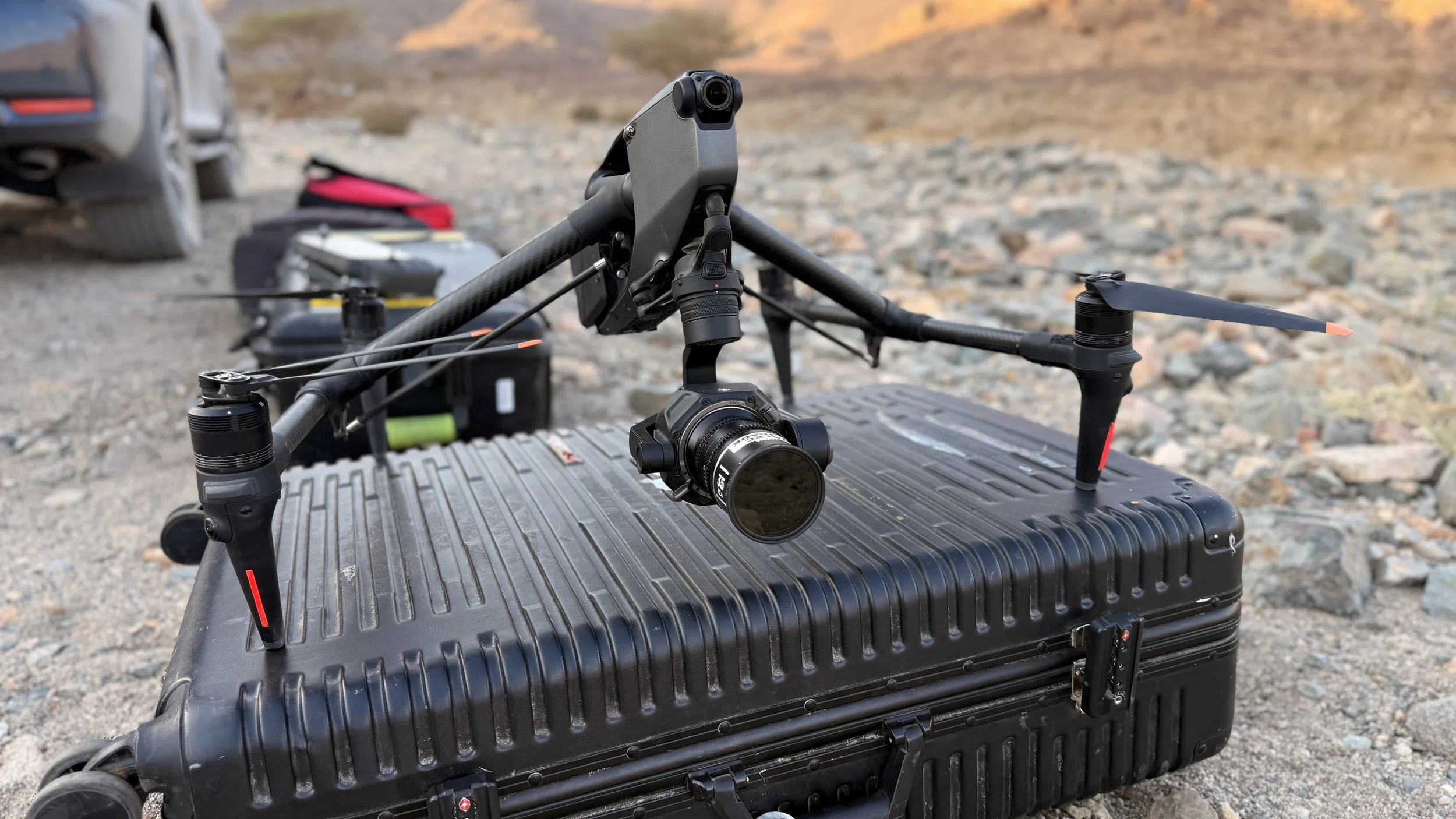 طائرة بدون طيار احترافية مخصصة للتصوير السينمائي في موقع التصوير