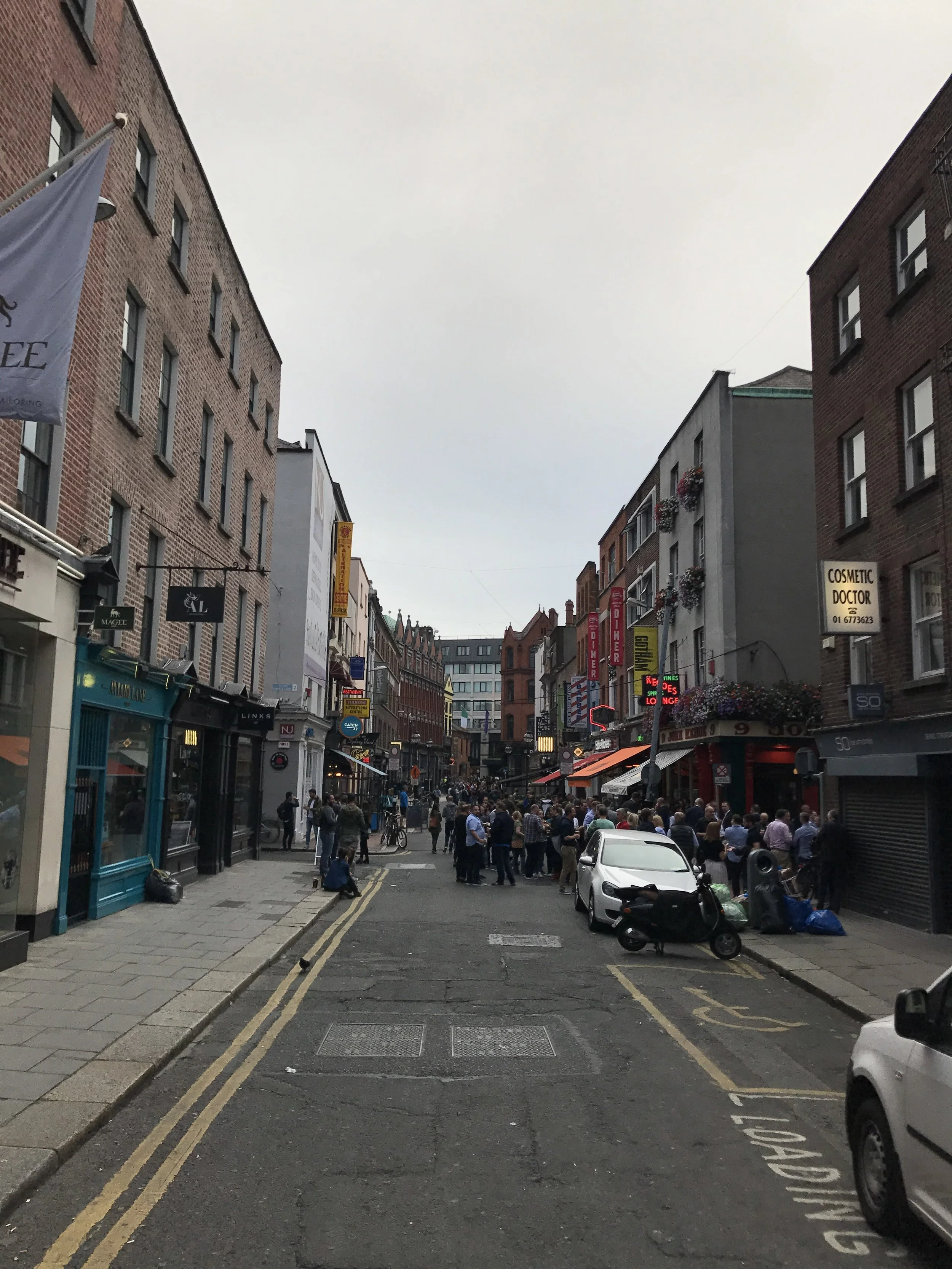 A busy street in Temple Bar, 2017.