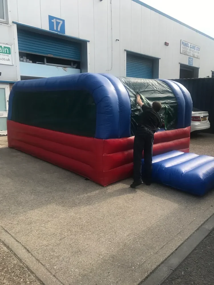 4.6m by 3m netted ball pit