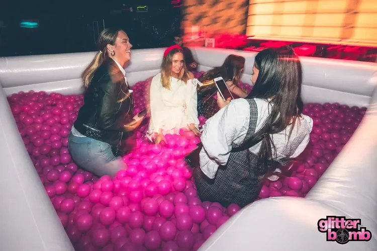 3.5m by 3.5m white ball pit