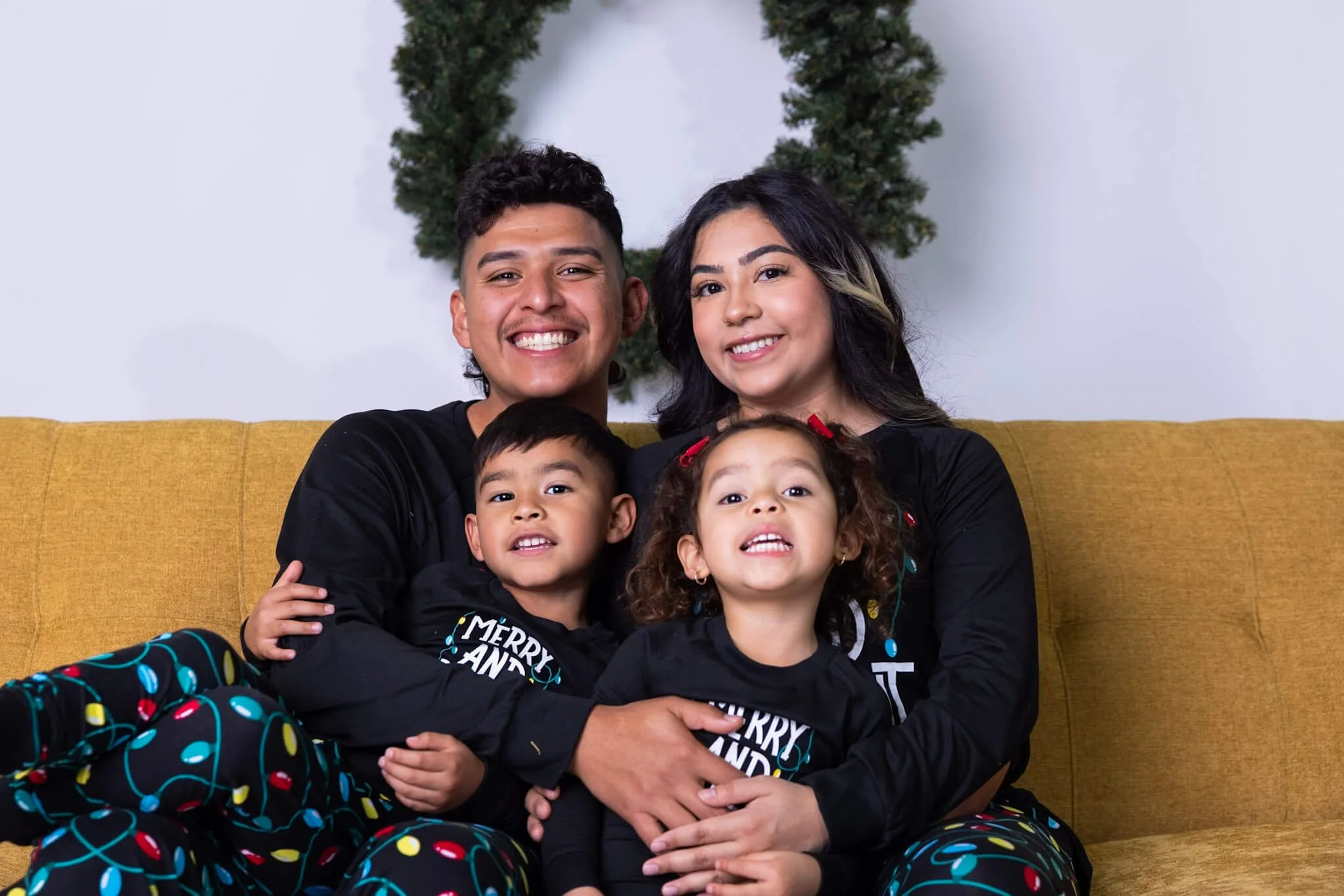 Multigenerational family photographed together by BeeCaptured