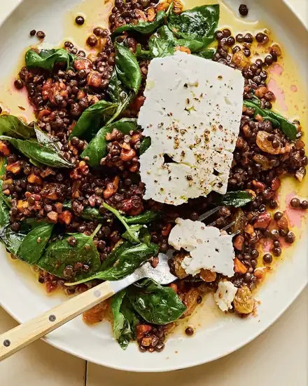 Puy lentils with spinach, walnuts and feta