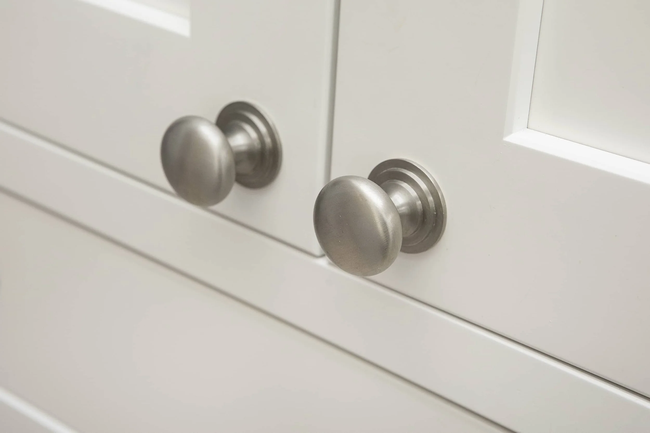 TODO: describe this photograph. Confirm it shows knobs.
