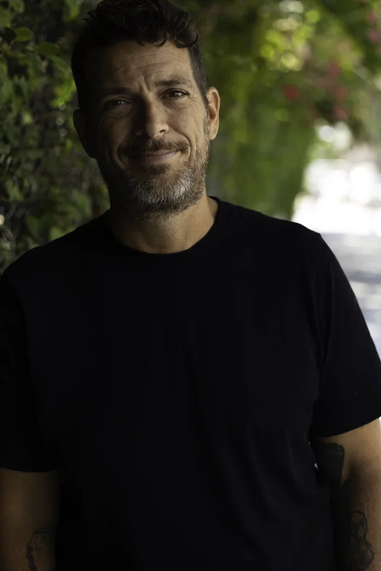 Portrait of Leigh Scott.