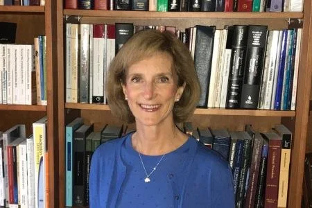 Portrait of Lynn Branham.