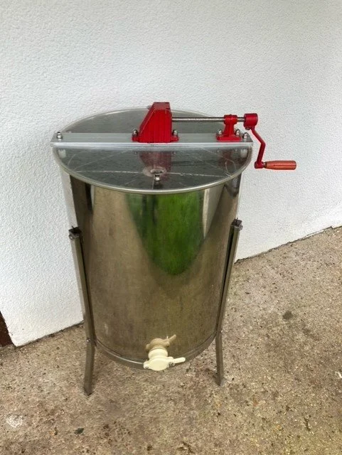 4-frame tangential manual honey extractor