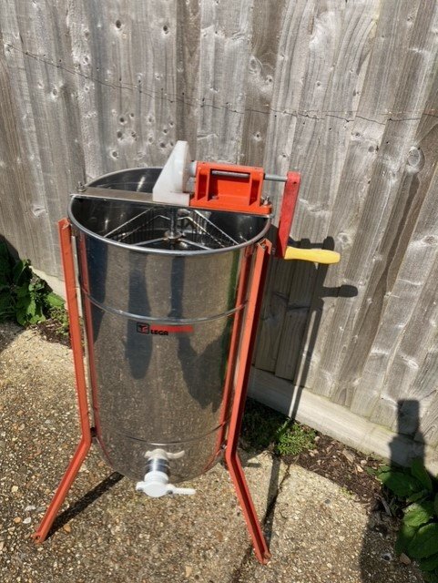 3-frame tangential manual honey extractor