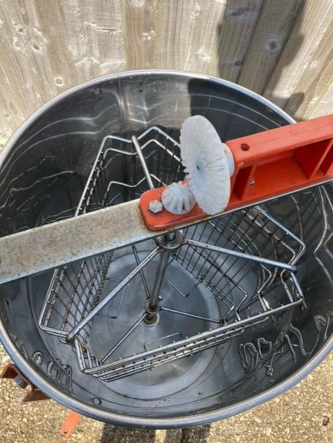 3-frame tangential manual honey extractor