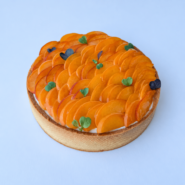 Peach Tart with vanilla pastry cream and fresh peaches