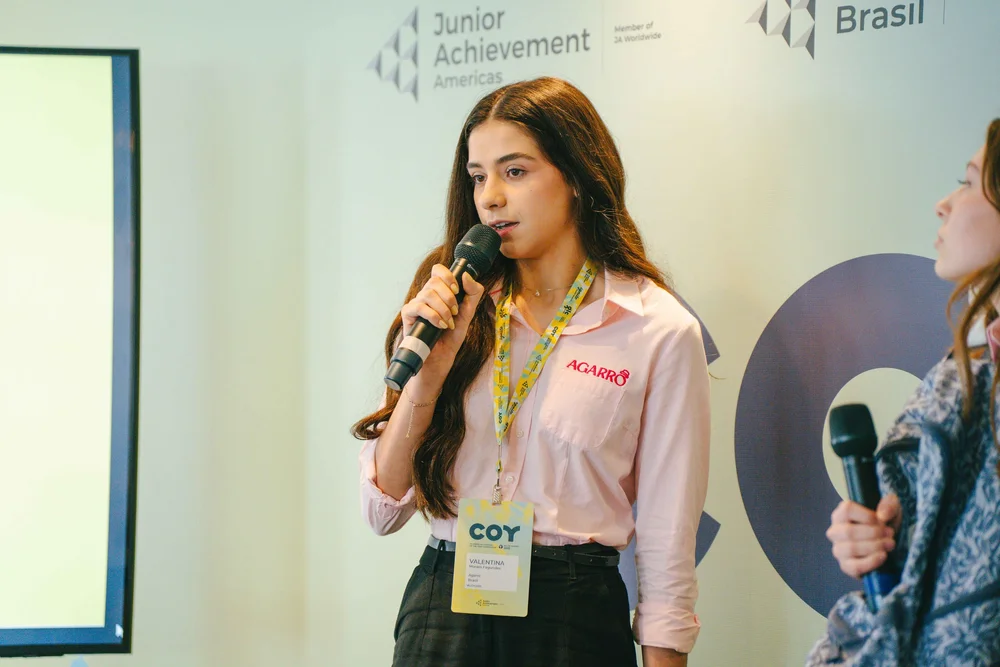 Student answering questions from the jury