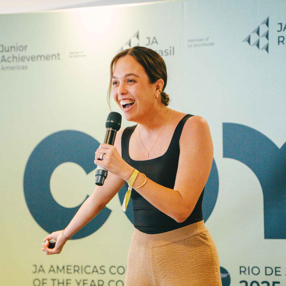 A professional speaking to young entrepreneurs during an inspiring conversation