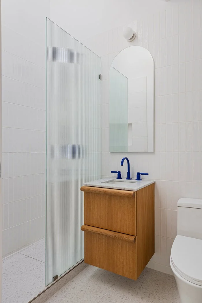 Modern small bathroom, blue faucet, fluted glass shower