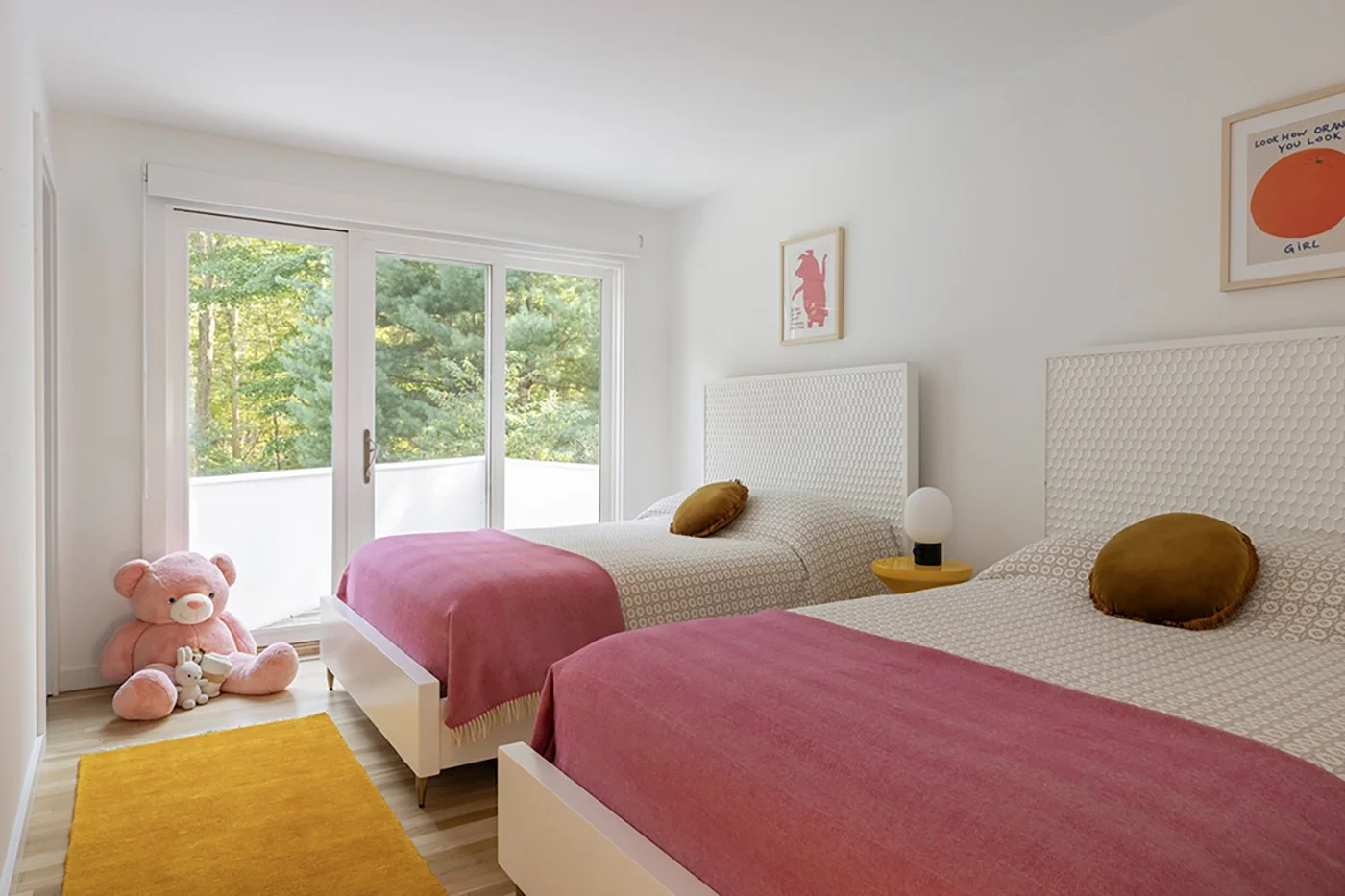 Modern kids bedroom, twin beds, natural light