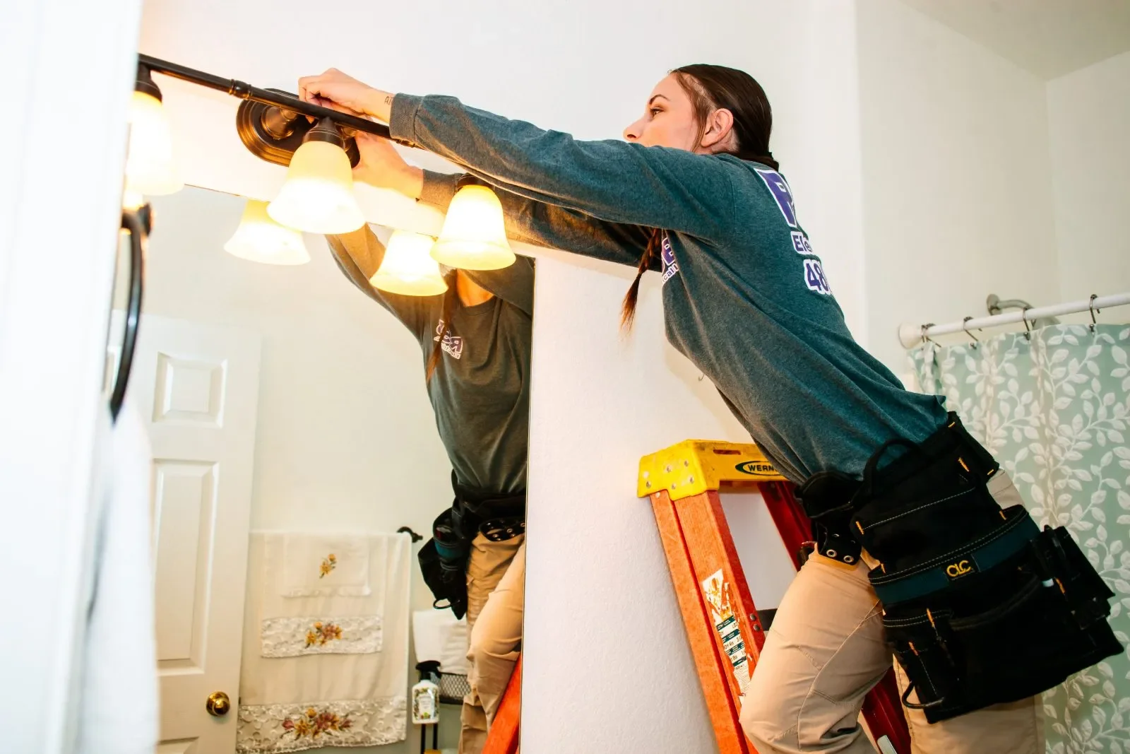 Rewiring wall fixture circuit — RSB Electrical, Mesa AZ