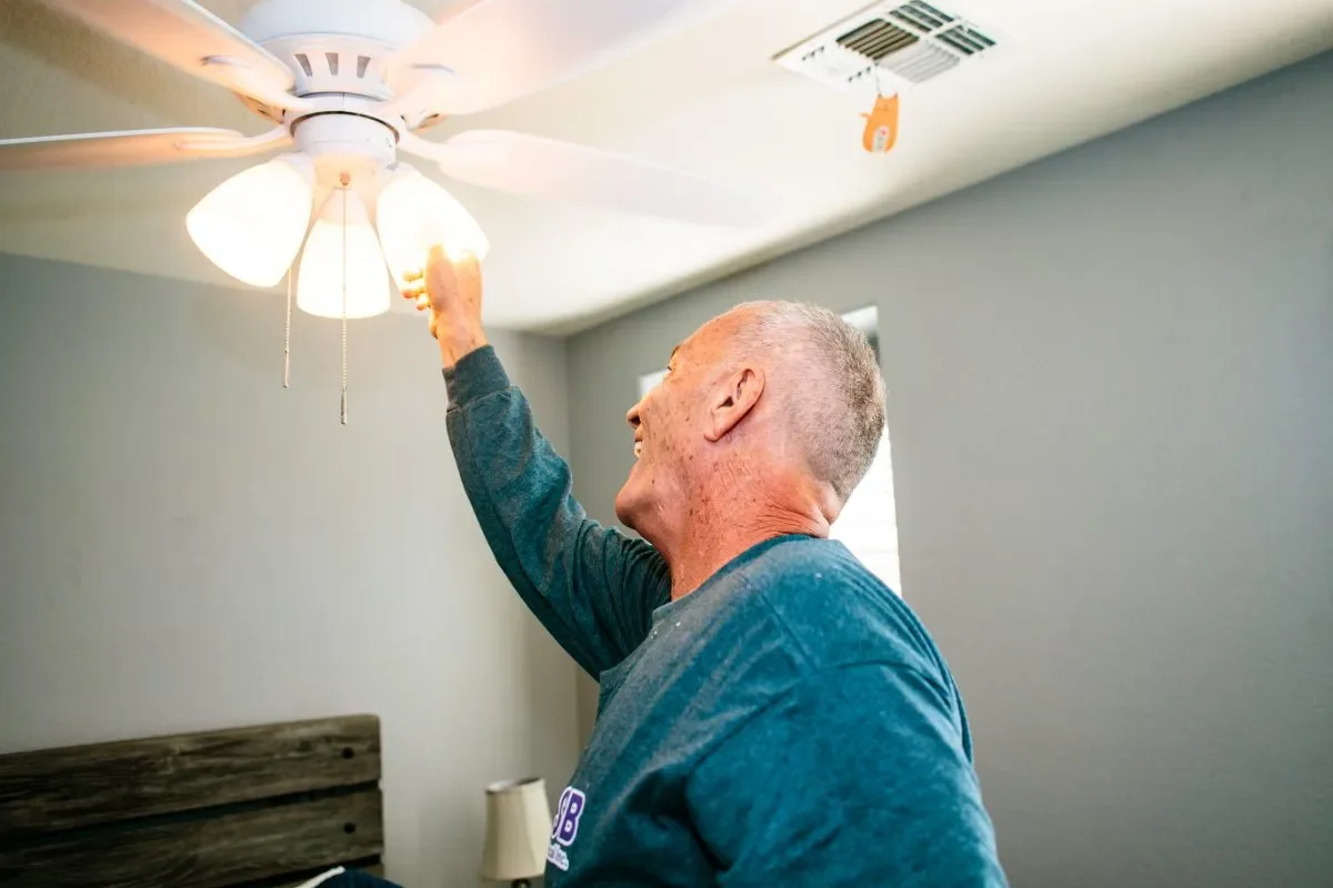RSB electrician diagnosing electrical problem