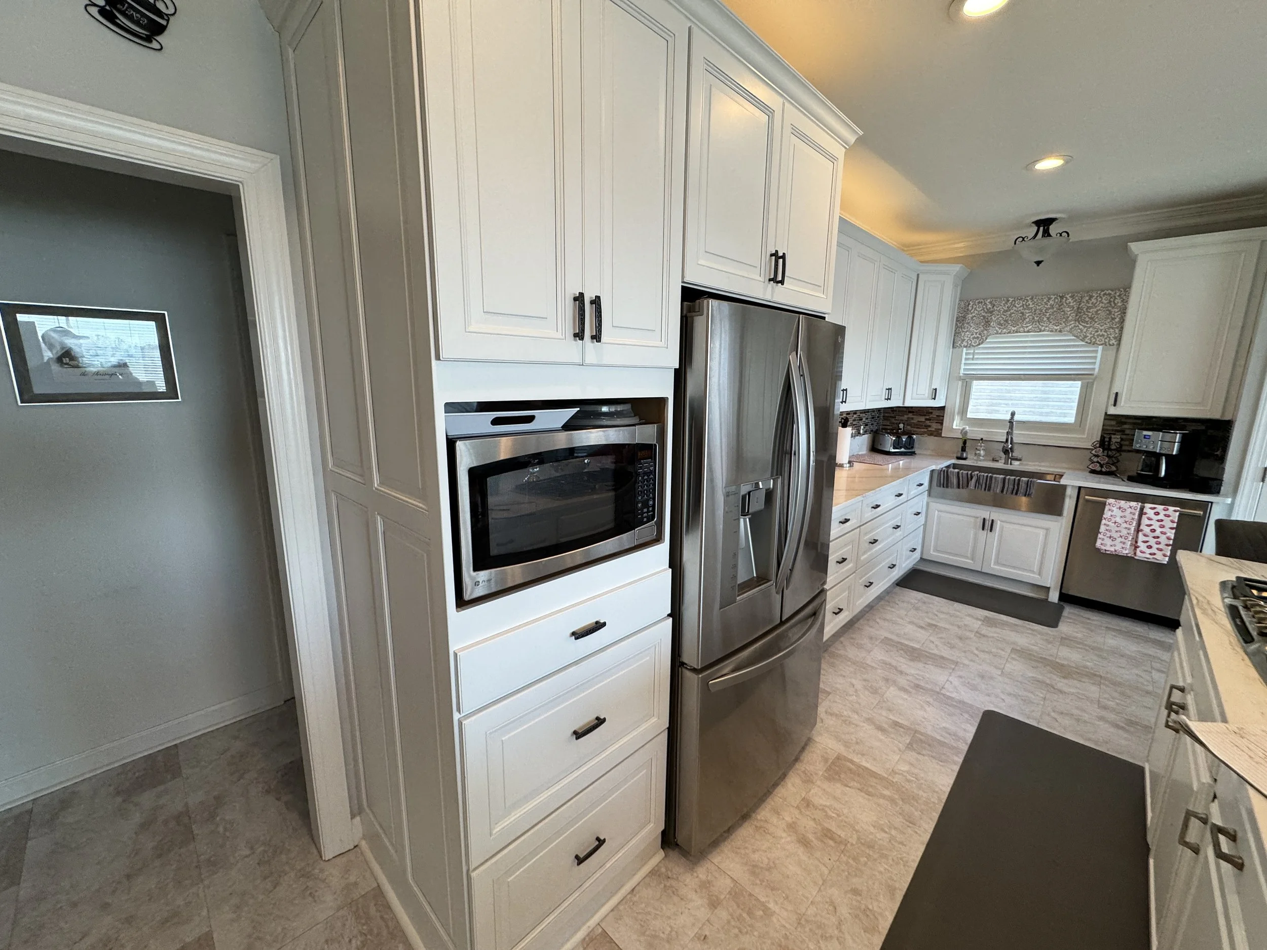 Built-in microwave fitted into the cabinet run of a Chesapeake, VA kitchen
