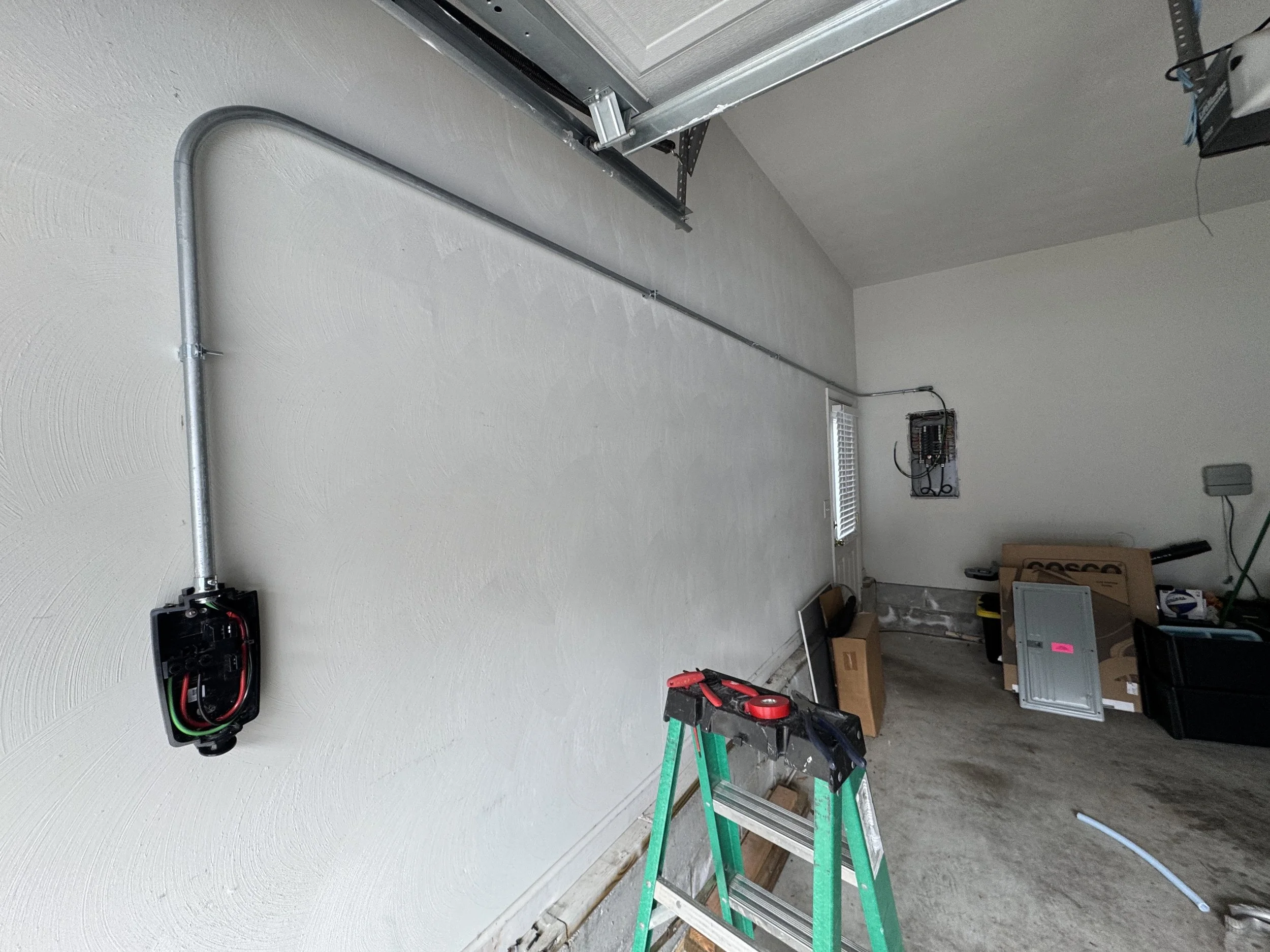 Castles Electrical charger circuit in a Chesapeake, VA garage