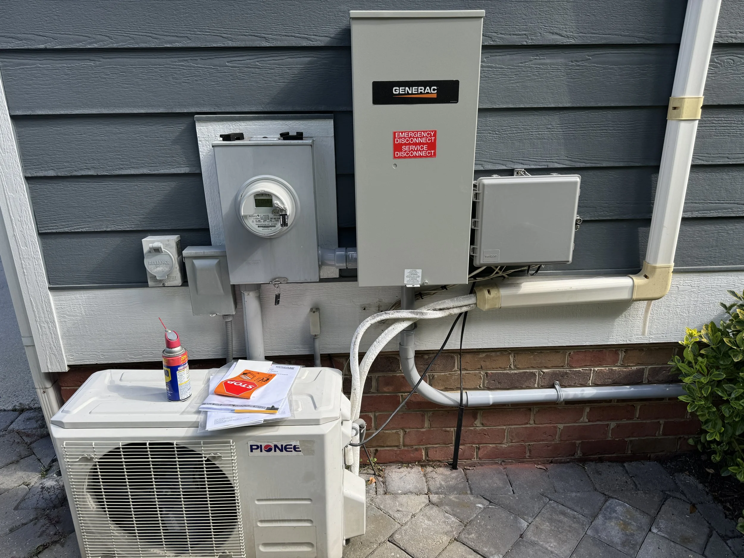 Meter and service equipment on the outside wall of a Portsmouth, VA home