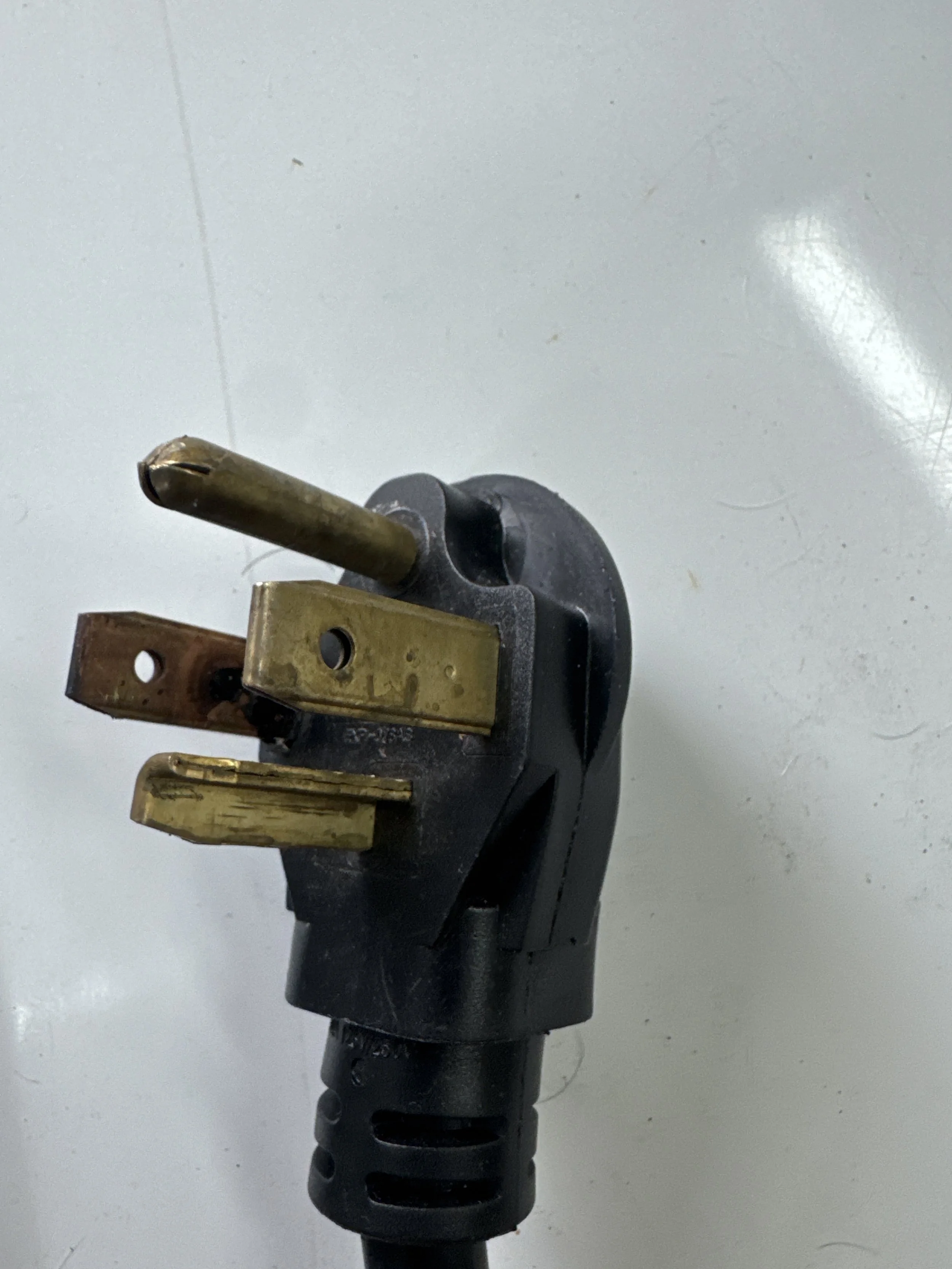 Four-prong 240-volt appliance cord of the kind a four-wire circuit takes