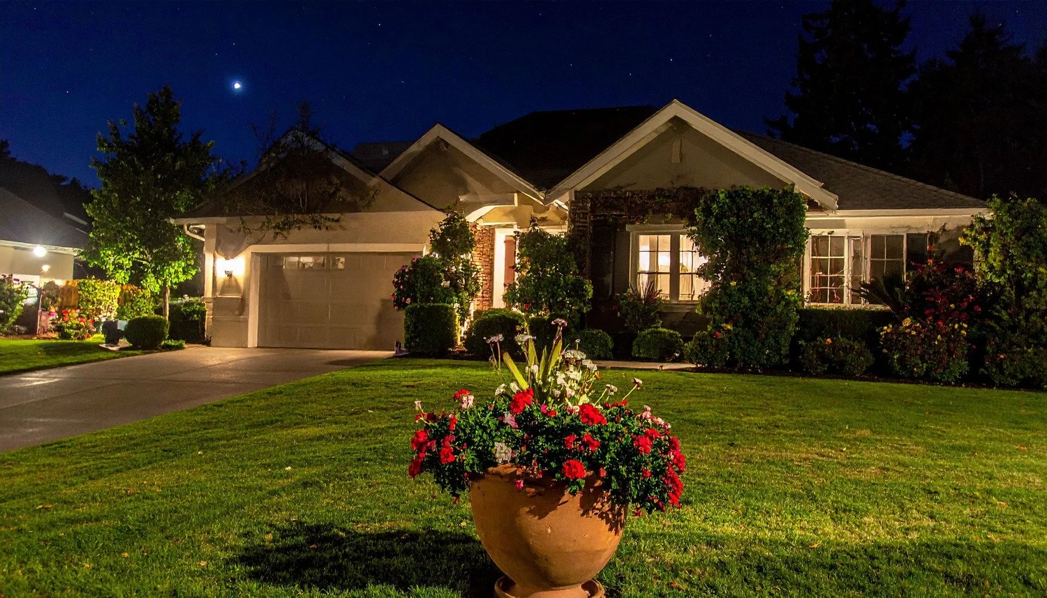 landscape and pathway lighting in Virginia Beach by Castles Electrical