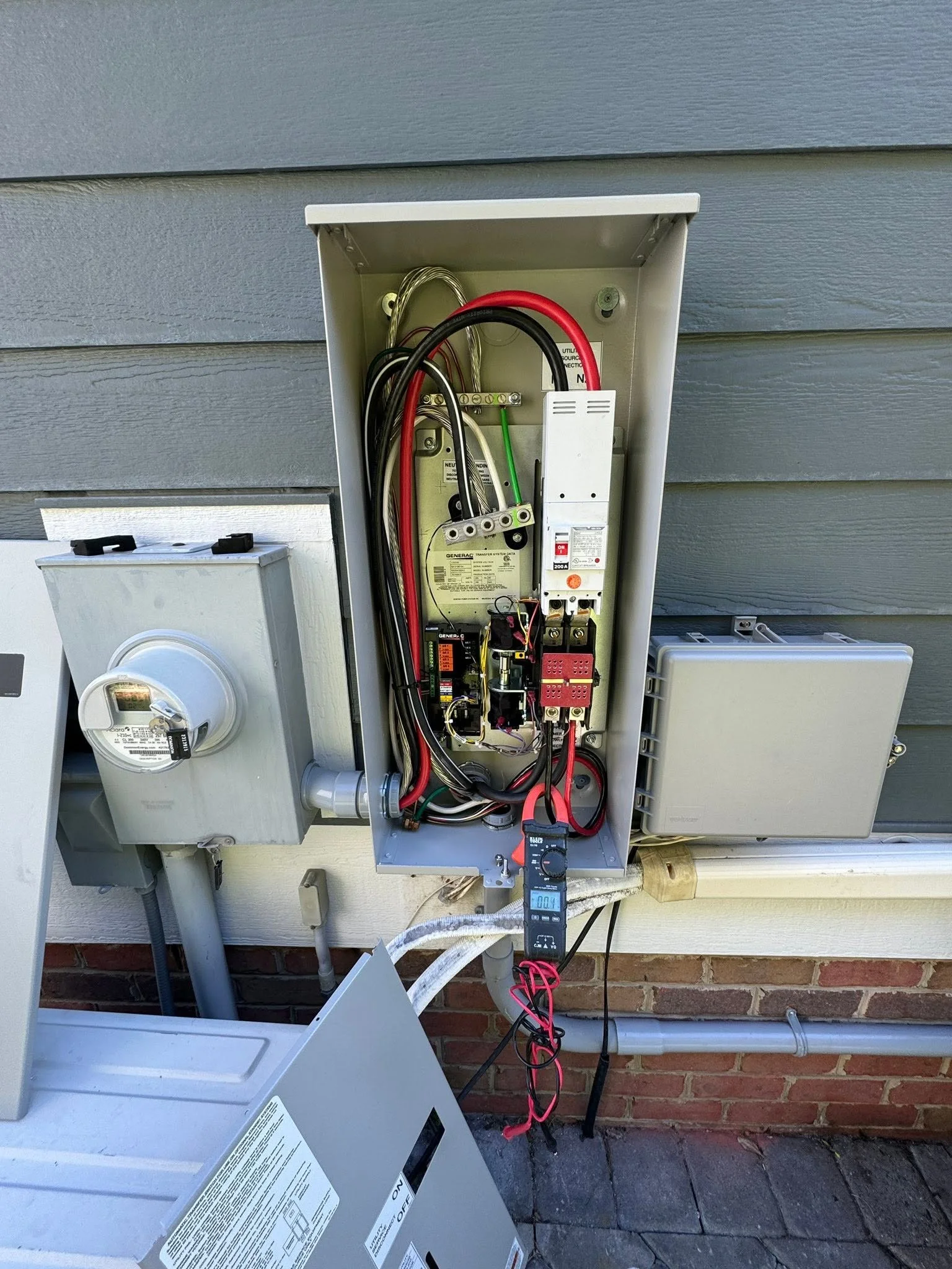 Service-entrance-rated transfer switch wired between the meter and the house in Portsmouth, VA