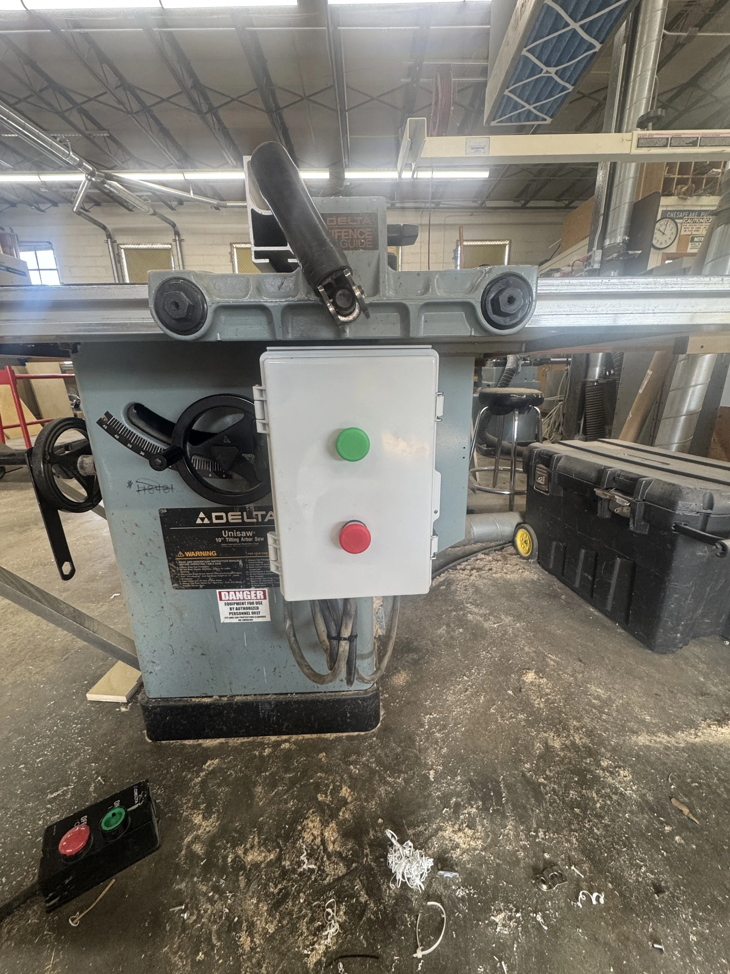 Start-stop control station wired at a shop machine