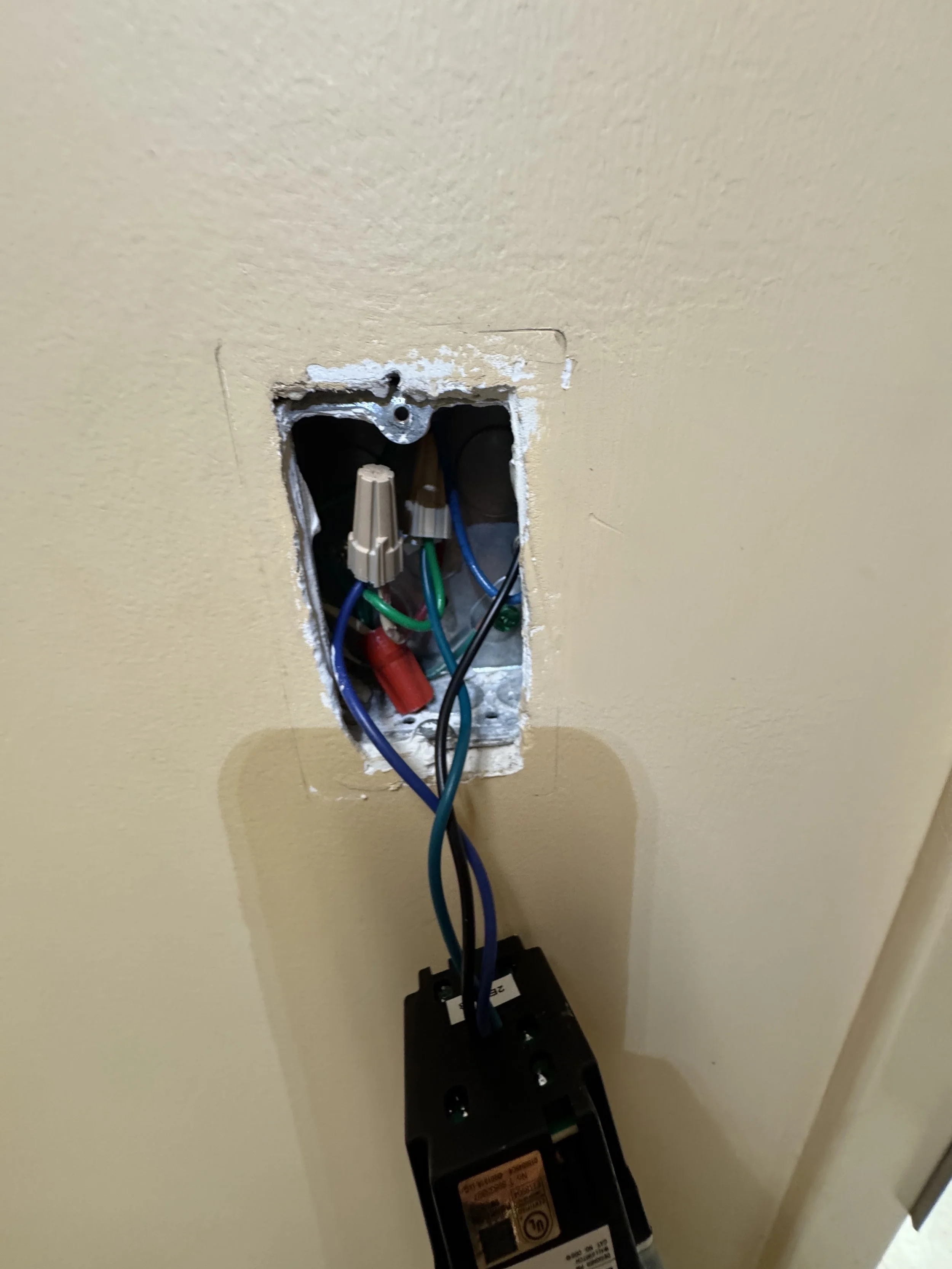 Device out of its box with the conductors turned back for the connection