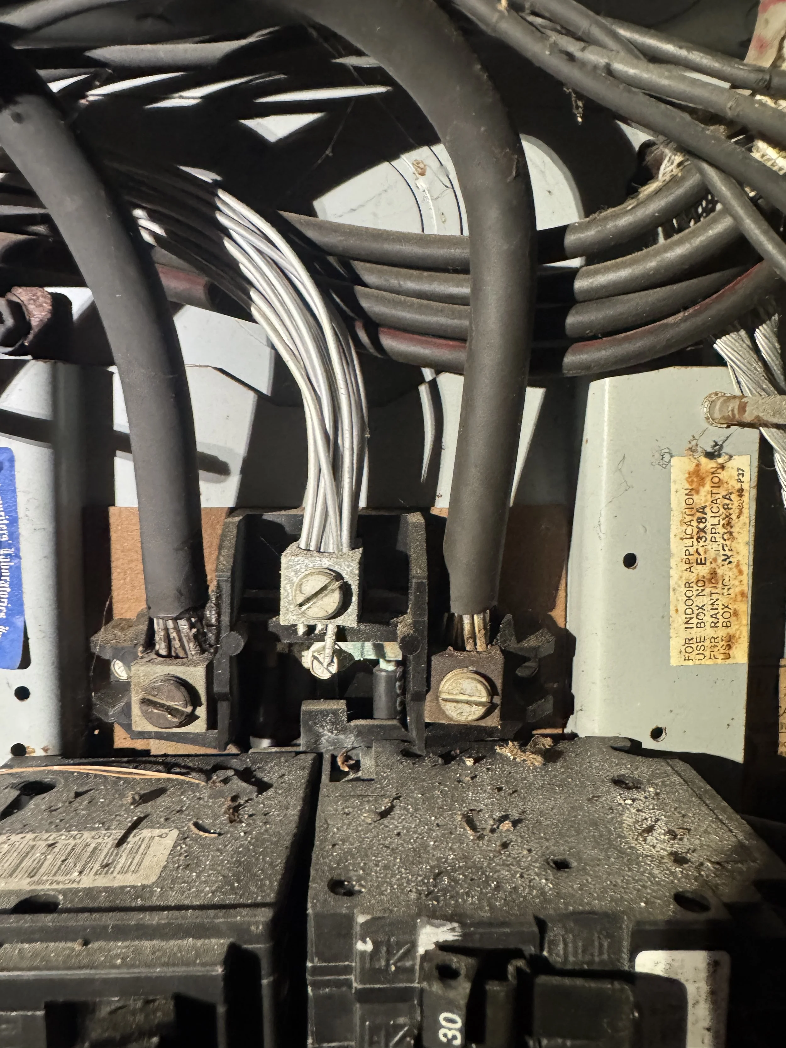 Deteriorated connections inside electrical distribution equipment in Chesapeake, VA