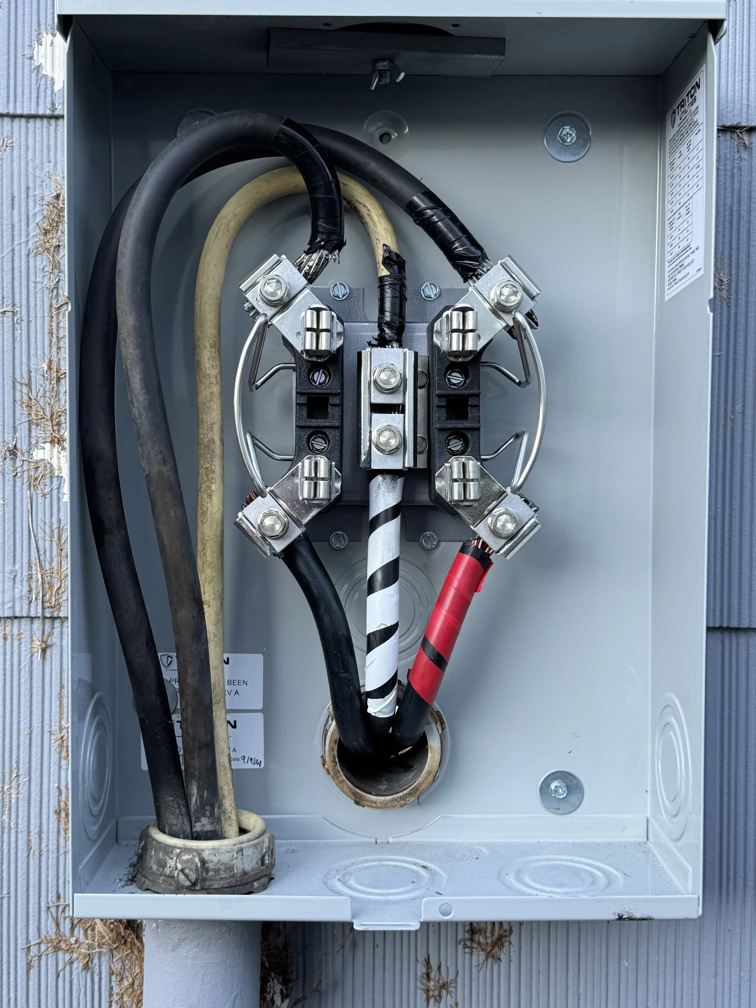 Service conductors landed on the main lugs of a Portsmouth, VA service enclosure