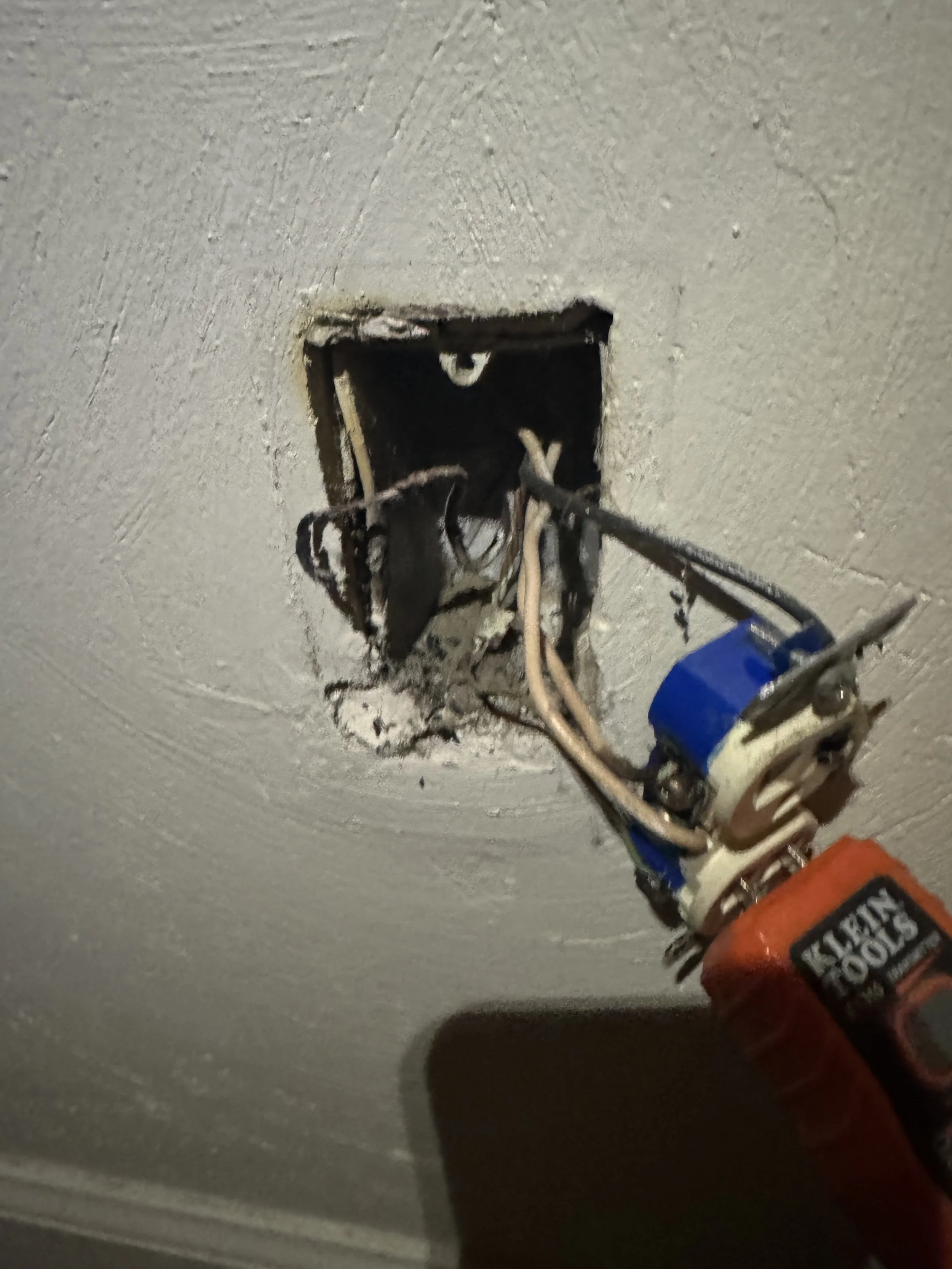 Voltage tester on the conductors of a receptacle box opened in a Chesapeake, VA wall