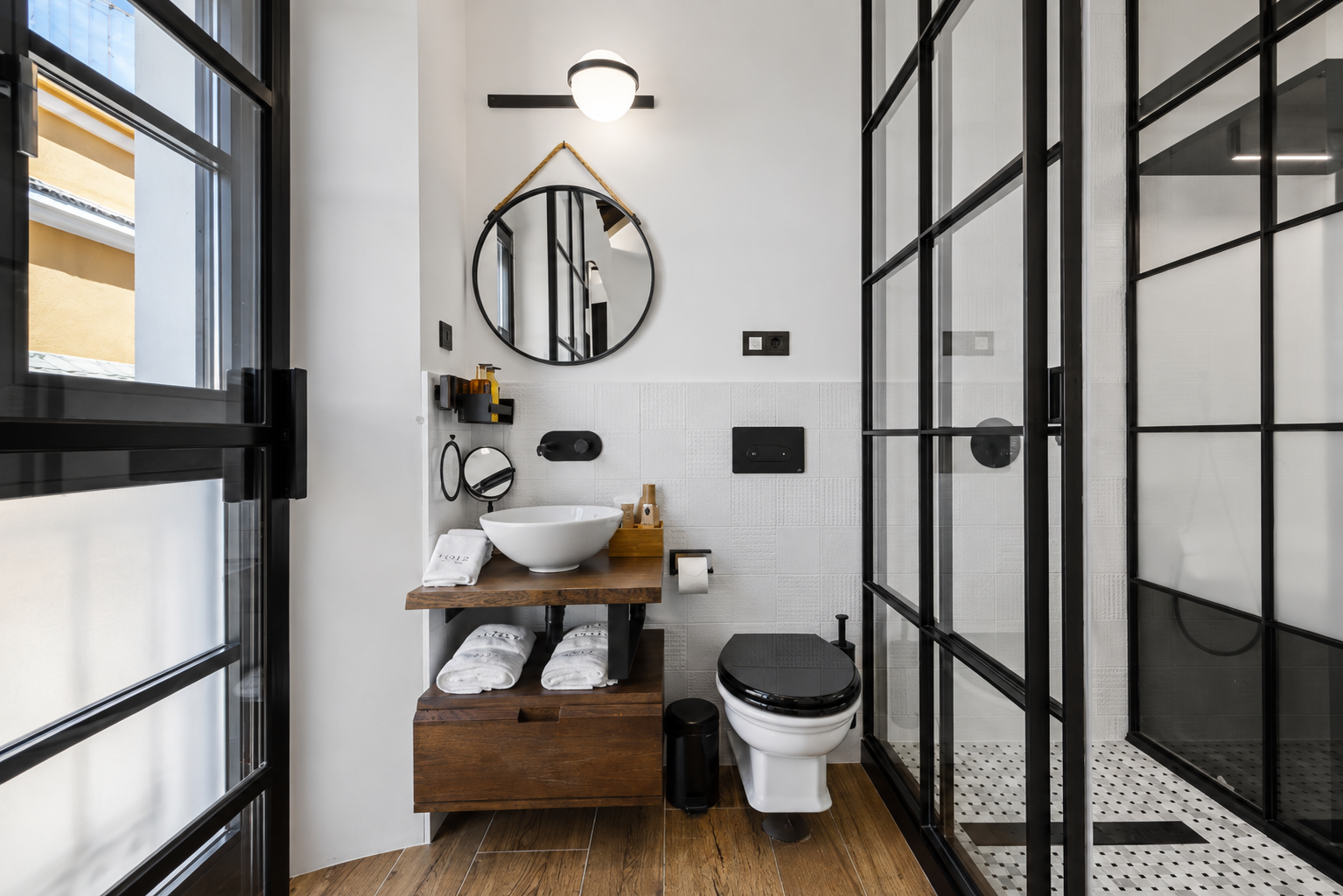 Maison Ardois Standard Double bathroom