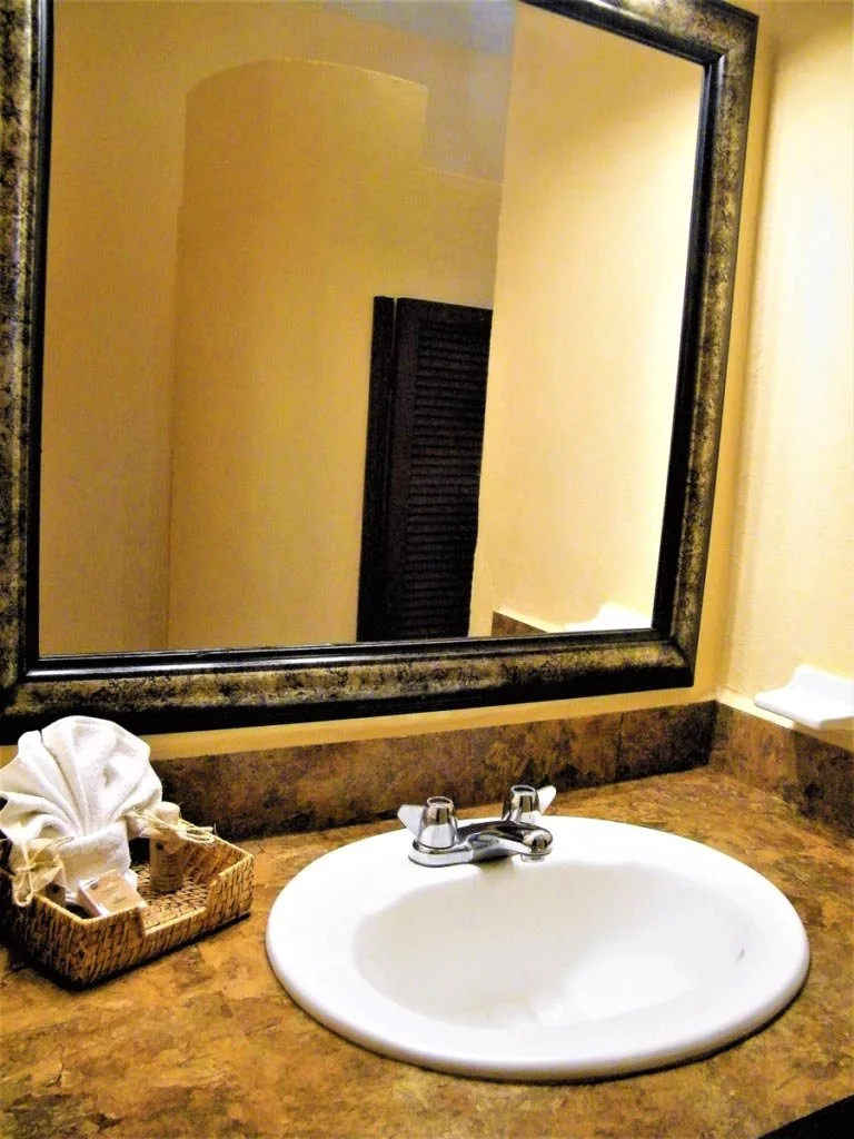 Detalles del baño de habitación Standard en Hotel LunaSol