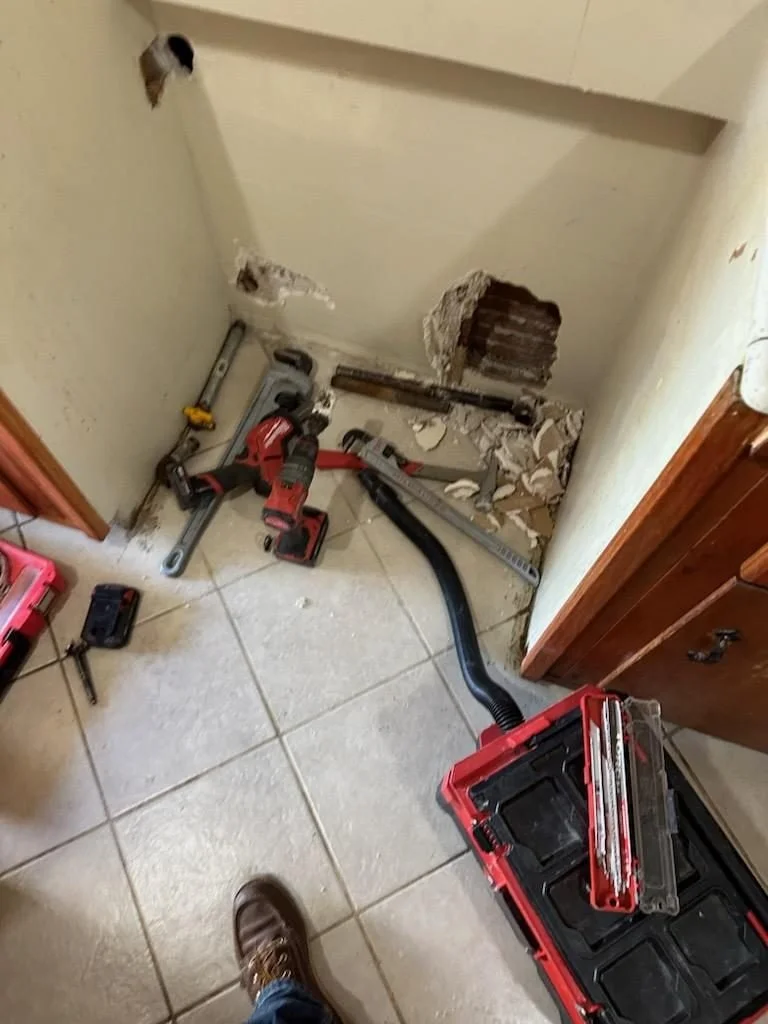 Ser Plumbing plumber carrying equipment to a service call