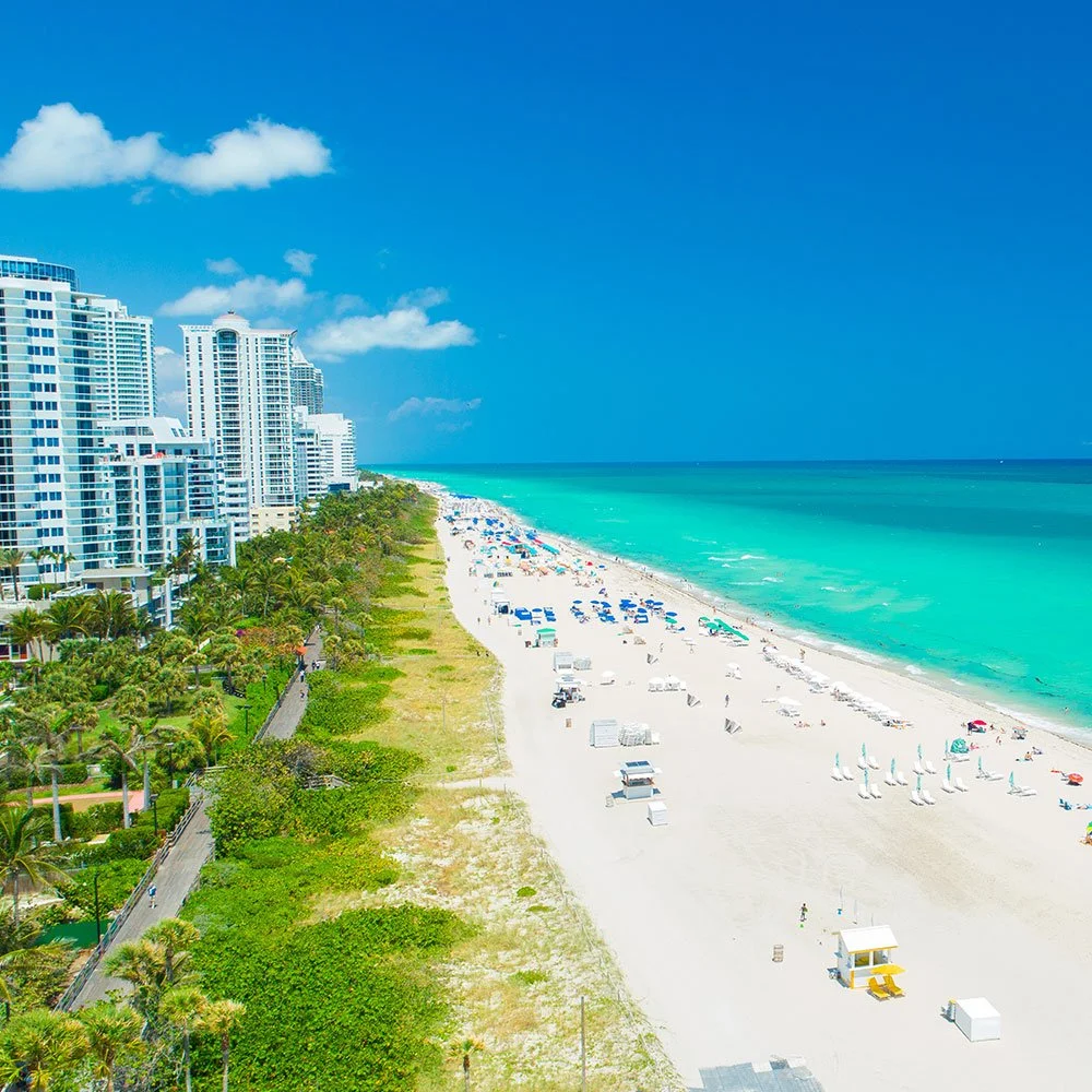 Sunny beach and turquoise water at Longboat Key, Florida