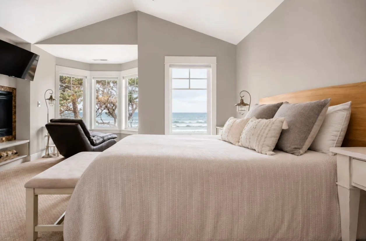 Oceanfront bedroom at Pinecrest