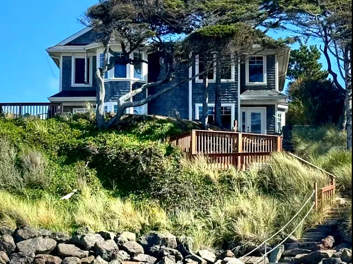 Pinecrest Together oceanfront vacation homes in Neskowin, Oregon