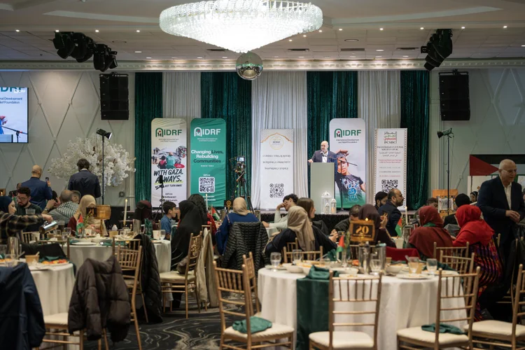 Round tables set for the IDRF iftar dinner.