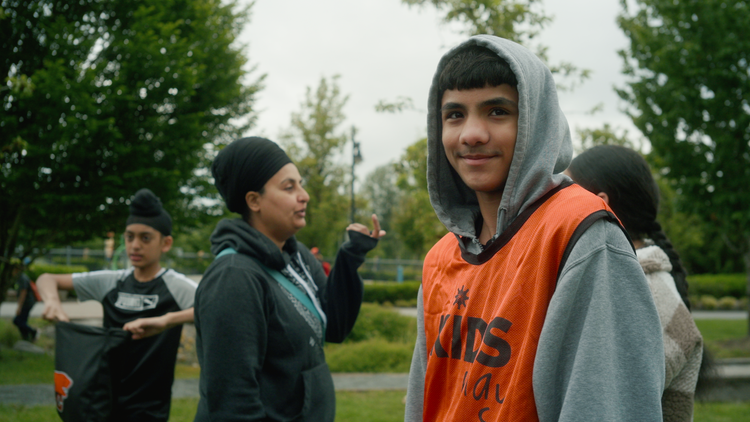 Young people in pinnies at a Kids Play Foundation outdoor session.