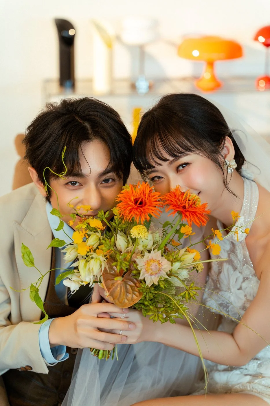白幔與夕陽｜復古客廳婚紗照｜Sophia Studio 台北婚紗攝影