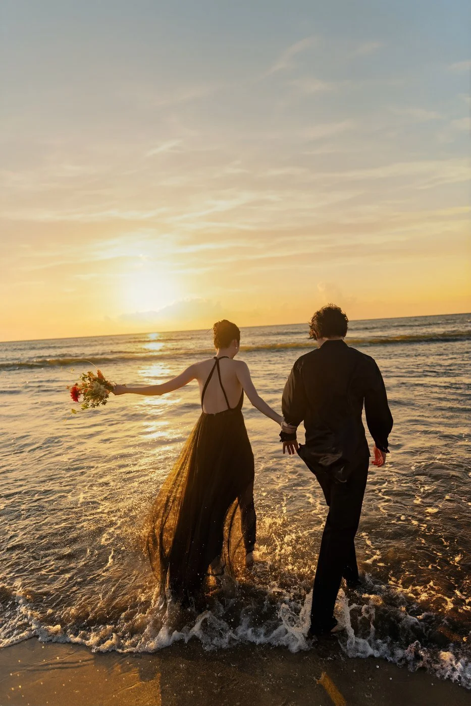 白幔與夕陽｜海邊夕陽婚紗照｜Sophia Studio 台北婚紗攝影