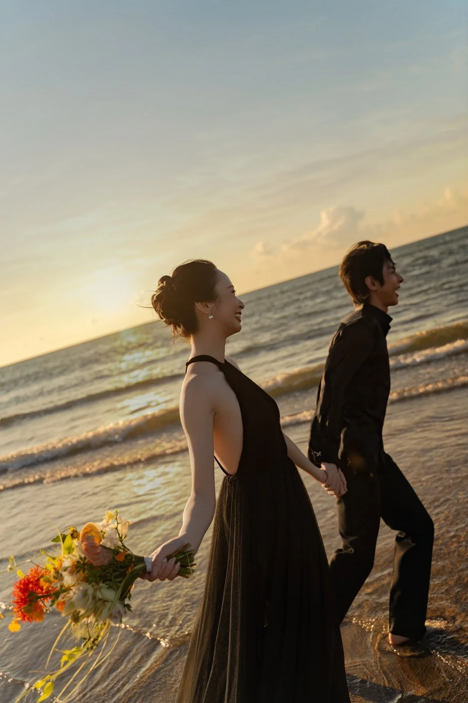 白幔與夕陽｜淡水沙崙海邊婚紗照｜Sophia Studio 台北婚紗攝影
