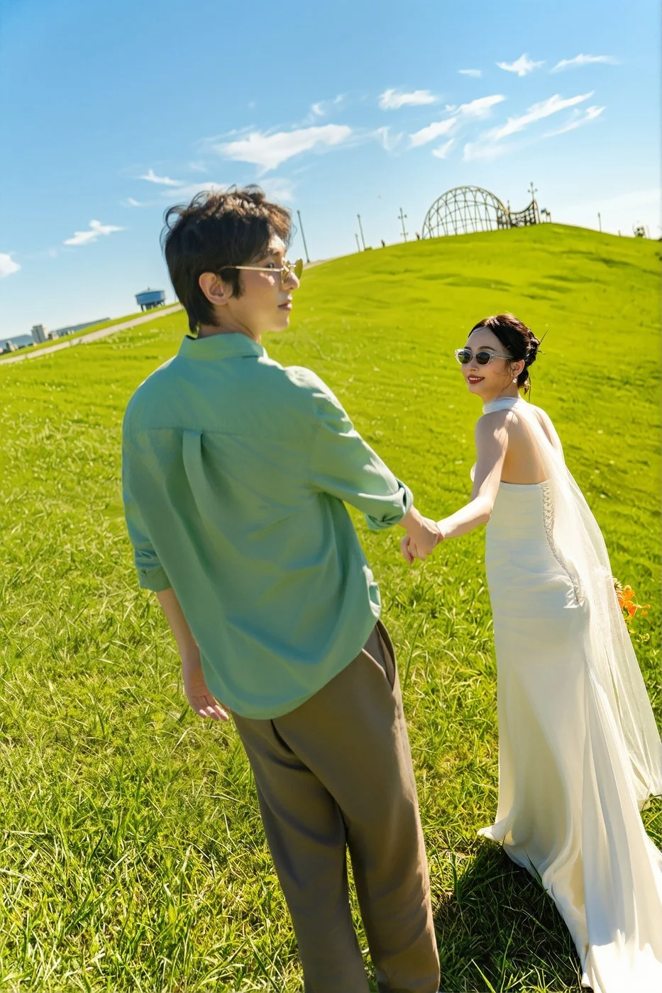 白幔與夕陽｜八里草地婚紗照｜Sophia Studio 台北婚紗攝影