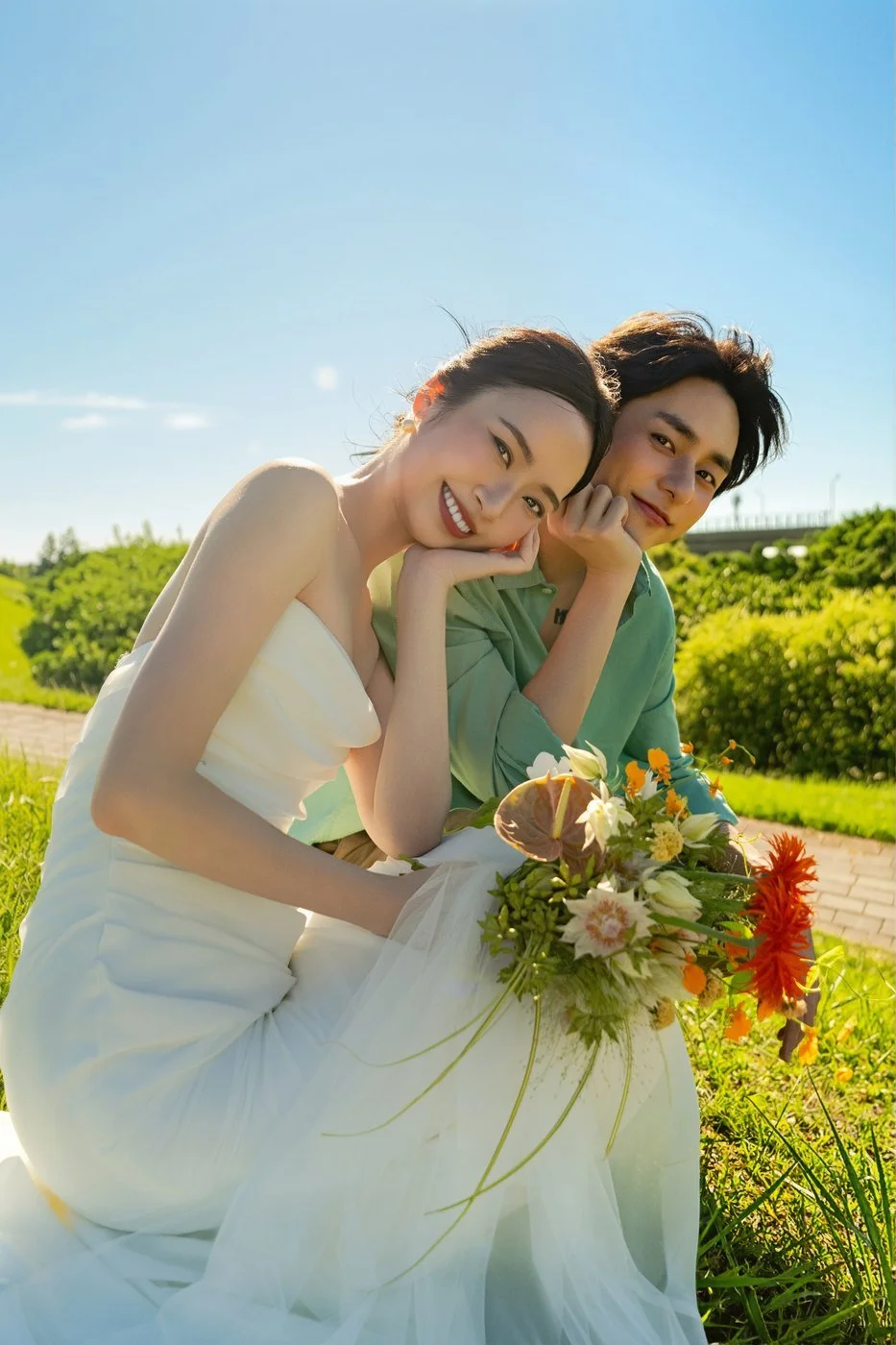 白幔與夕陽｜八里草地婚紗照｜Sophia Studio 台北婚紗攝影