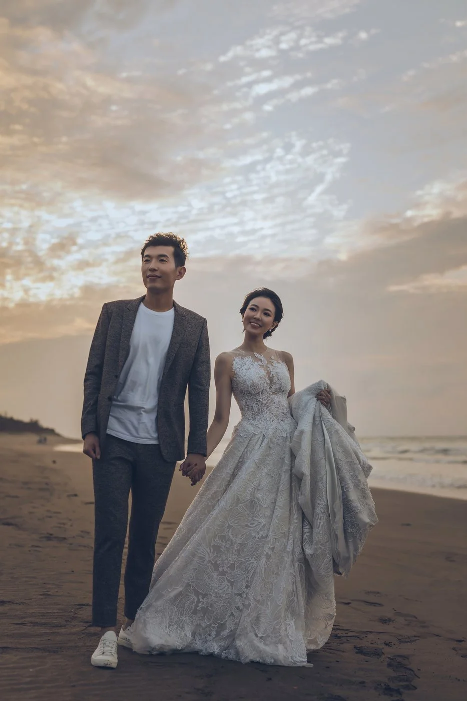 淡水婚紗照｜公路上的白紗｜Sophia Studio 台北婚紗攝影