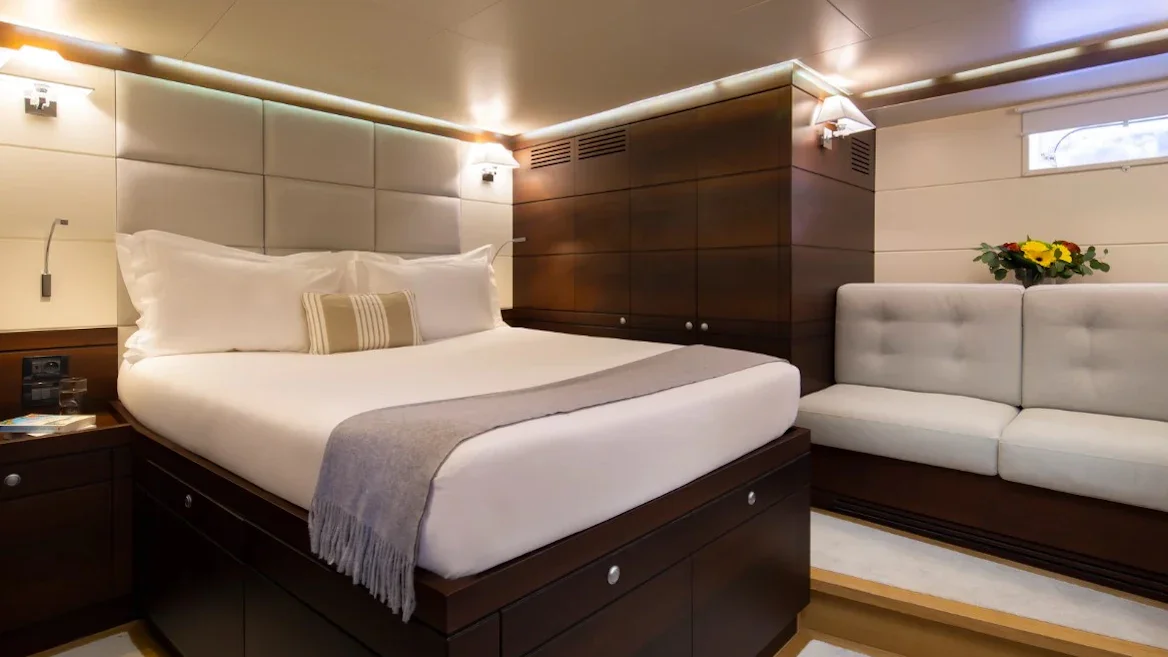 Radiance: Guest double cabin