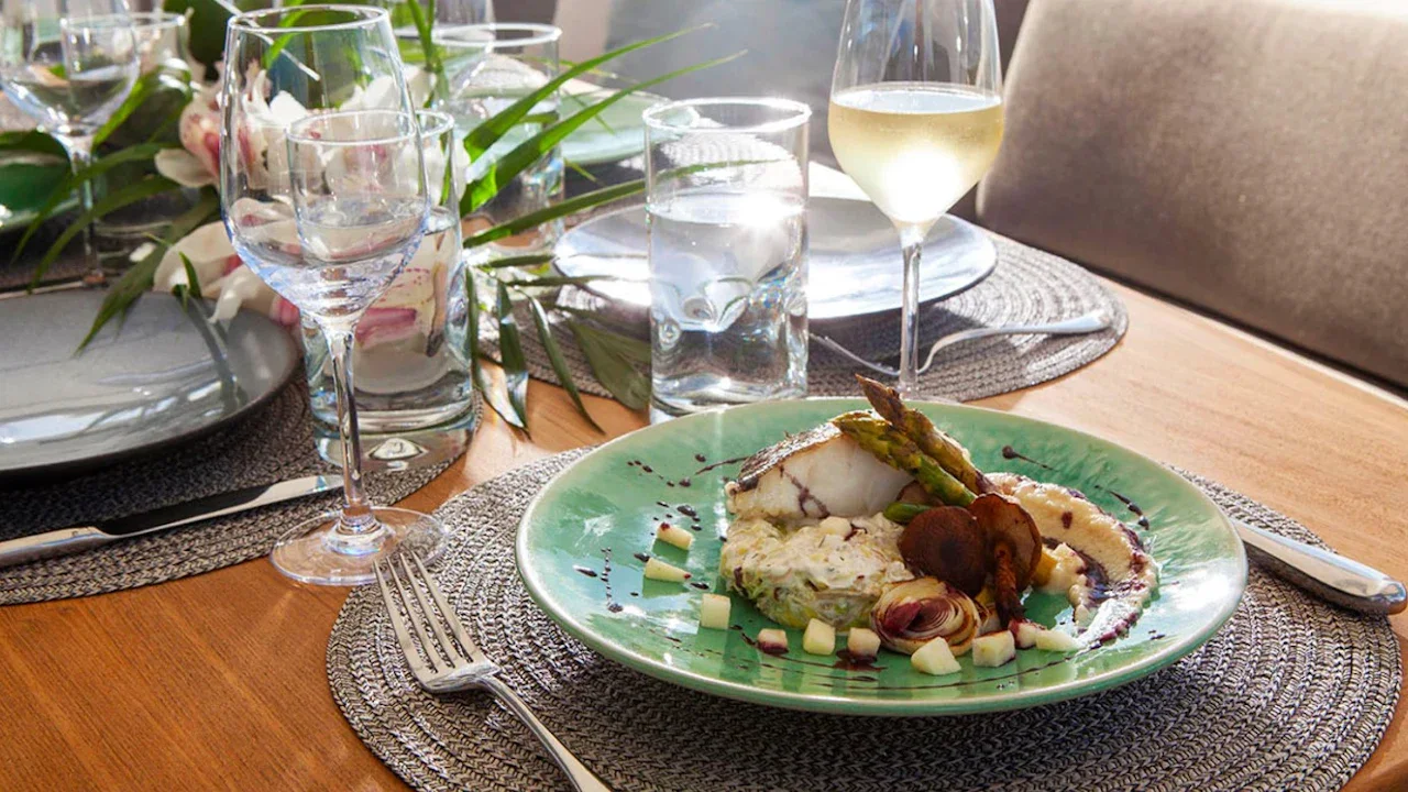 Radiance: Dining aboard